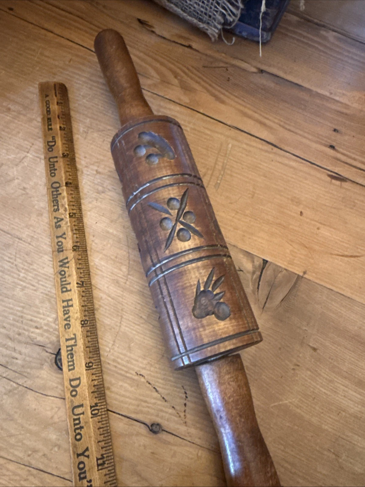 Vintage Wooden Springerle Rolling Pin 12 Carved Stamps Primitive Folk Art
Opens in a new window or t