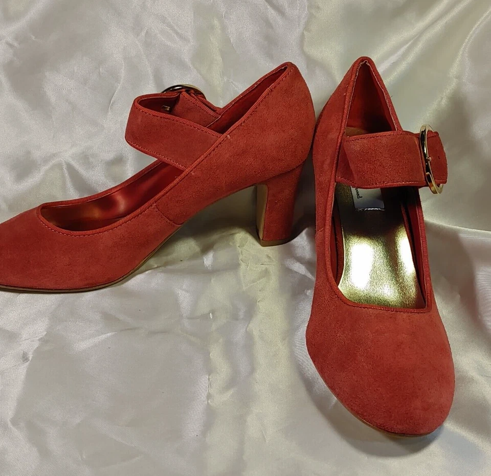 Hot in Hollywood womens Heels mary jane style size 8.5 346818 suede upper - Image 2 of 4