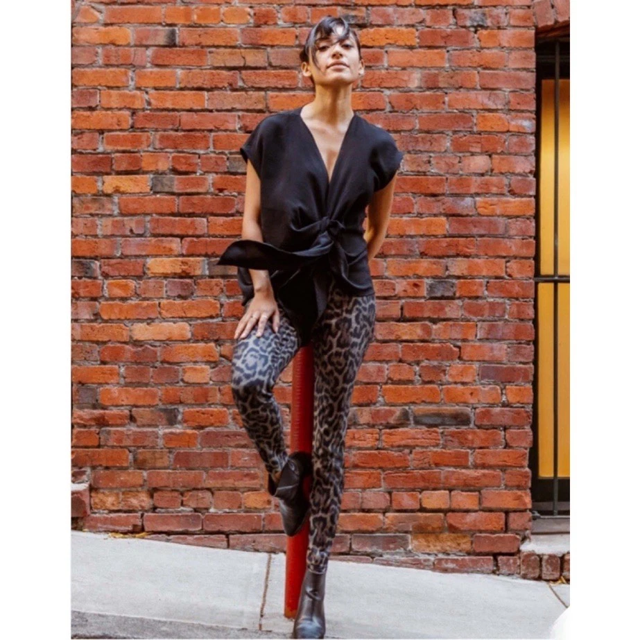 Nuevo HUE Reversible Alto Rise Skimmer Denim Cheetah 2 en 1 Bolsillos Traseros Reales Talla M Foto 3 de 4