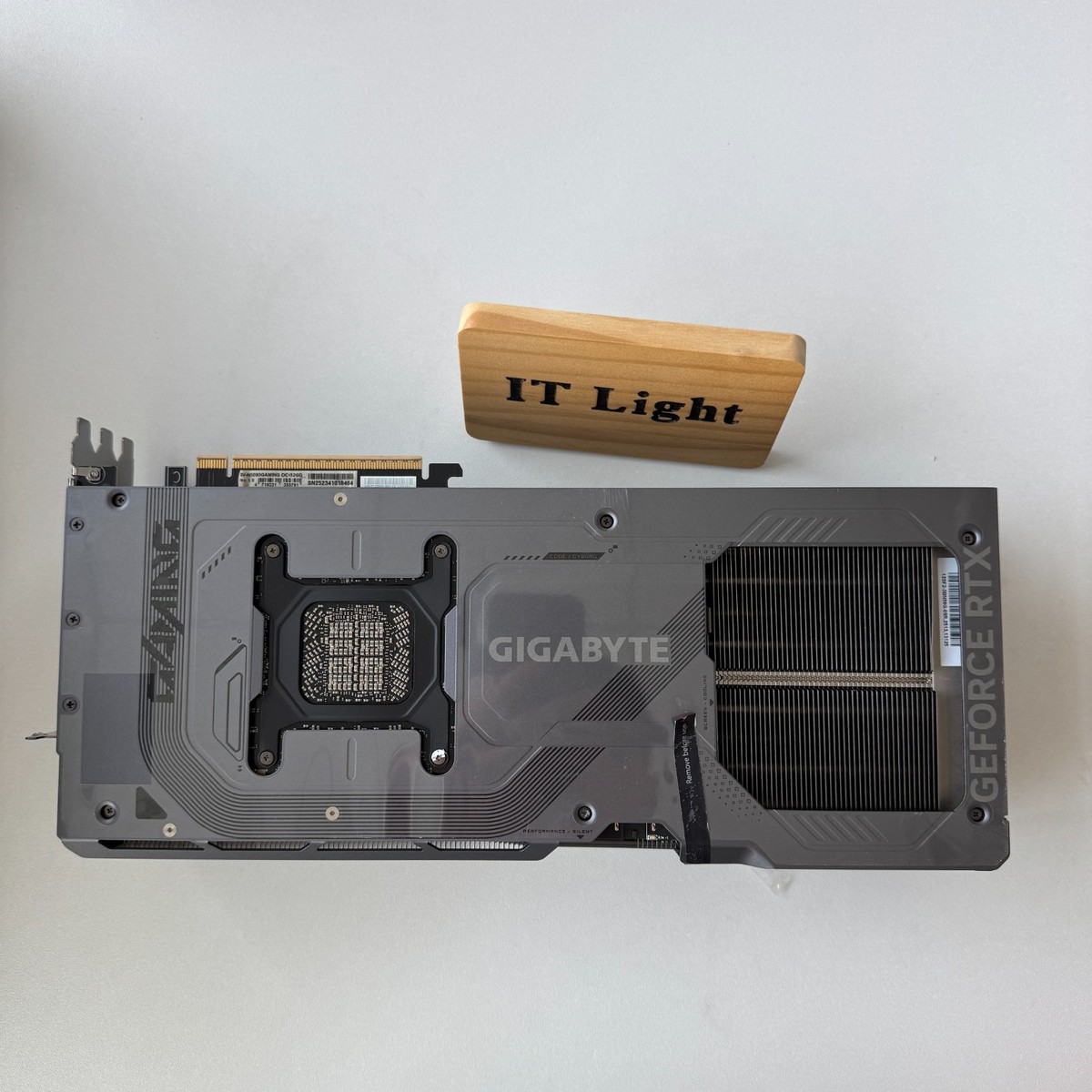 GIGABYTE RTX 5090 GAMING OC ,No Core, No VRAM With Box - FOR PARTS