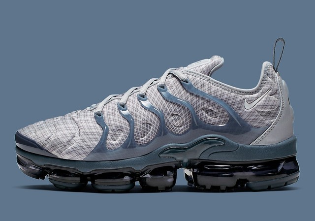 wolf grey vapormax plus