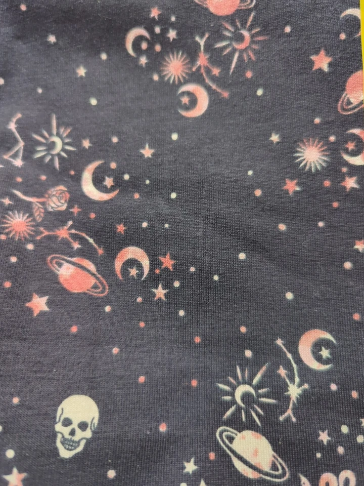 Leggings de tornozelo 2 por US$ 20 sem limites estampa celestial e borboleta grande (11-13) - Imagem 4 de 4