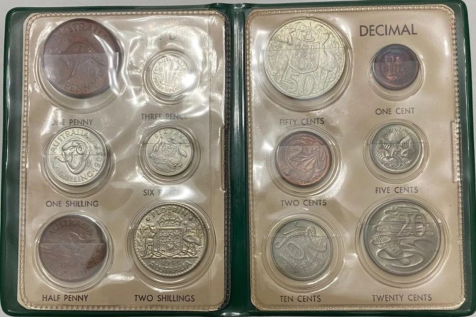 Australian 1966 £.S.D/$ Changeover Souvenir Green Coin Set - Image 2 of 2