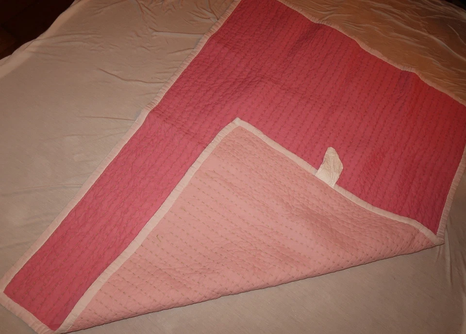 Edredón de cabina Serena And Lily mini en jugo rosa claro y profundo con puntada verde Foto 2 de 4