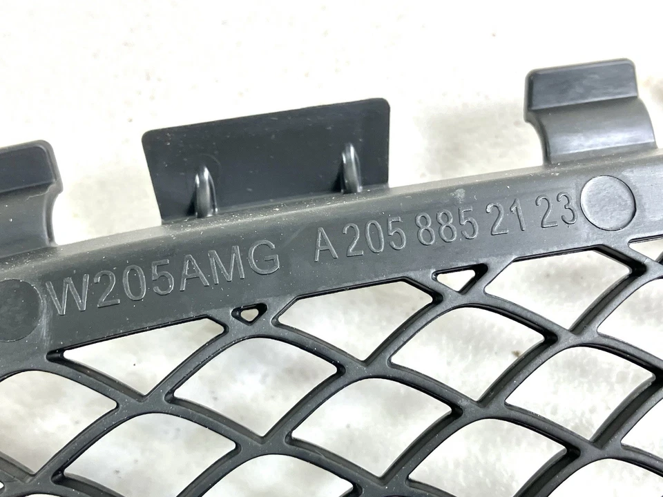 Nuevo Mercedes-Benz Clase C 08-23 C43 C63 AMG Parrilla Inferior OEM 2058852123 Foto 2 de 4