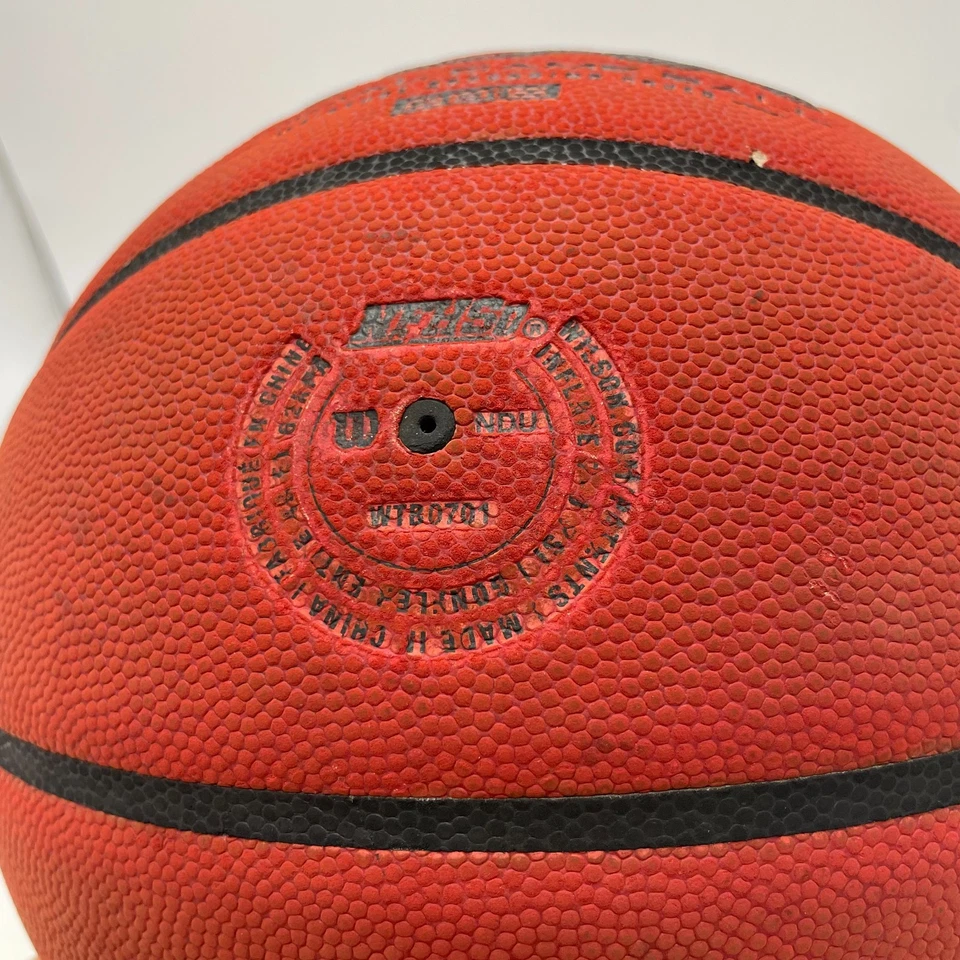Balón de baloncesto Wilson NCAA oficial para mujer 28,5 oz. Foto 4 de 4