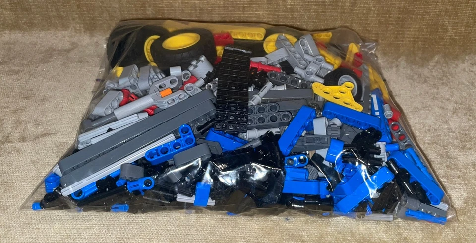 LEGO Technic 42023 Construction Crew, photo 2 of 2