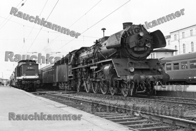 PE-Fotoabzug 10x15 DR 03 2205-7 Magdeburg Hbf 1973 / F192086