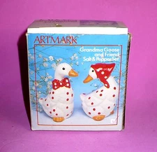 VINTAGE 1987 ARTMARK GRANDMA GOOSE & FRIEND SALT & PEPPER NIB