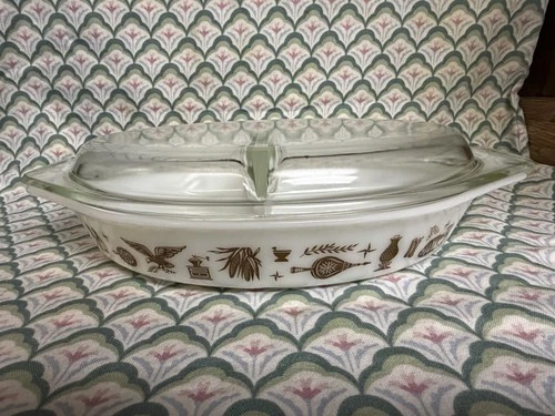 Pyrex EARLY AMERICAN Divided Oval Casserole 1.5qt  W/ Lid Vintage EUC for M