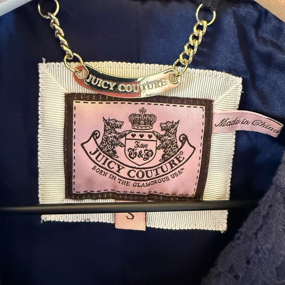 Casaco feminino Juicy Couture ervilha pequeno azul marinho renda estampado hardware tom dourado - Imagem 3 de 4