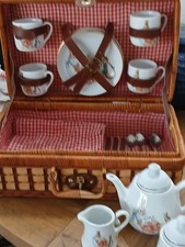 World of Beatrix Potter Porzellan Germany 2000 Tea Set And Basket