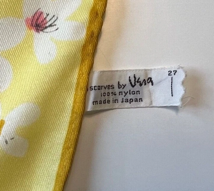 Bufanda larga rectangular de nailon vintage VERA Naumann mariposas amarillas Foto 3 de 4