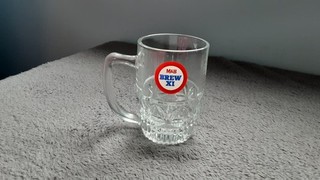 VINTAGE M & B BREW XI CLEAR GLASS PATTERNED HALF PINT GLASS WITH HANDLE