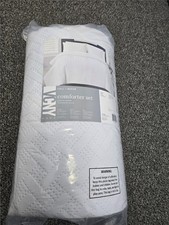   VCNY Full Queen Comforter Set White Comforter 2 Standard Shams Polyester NEW