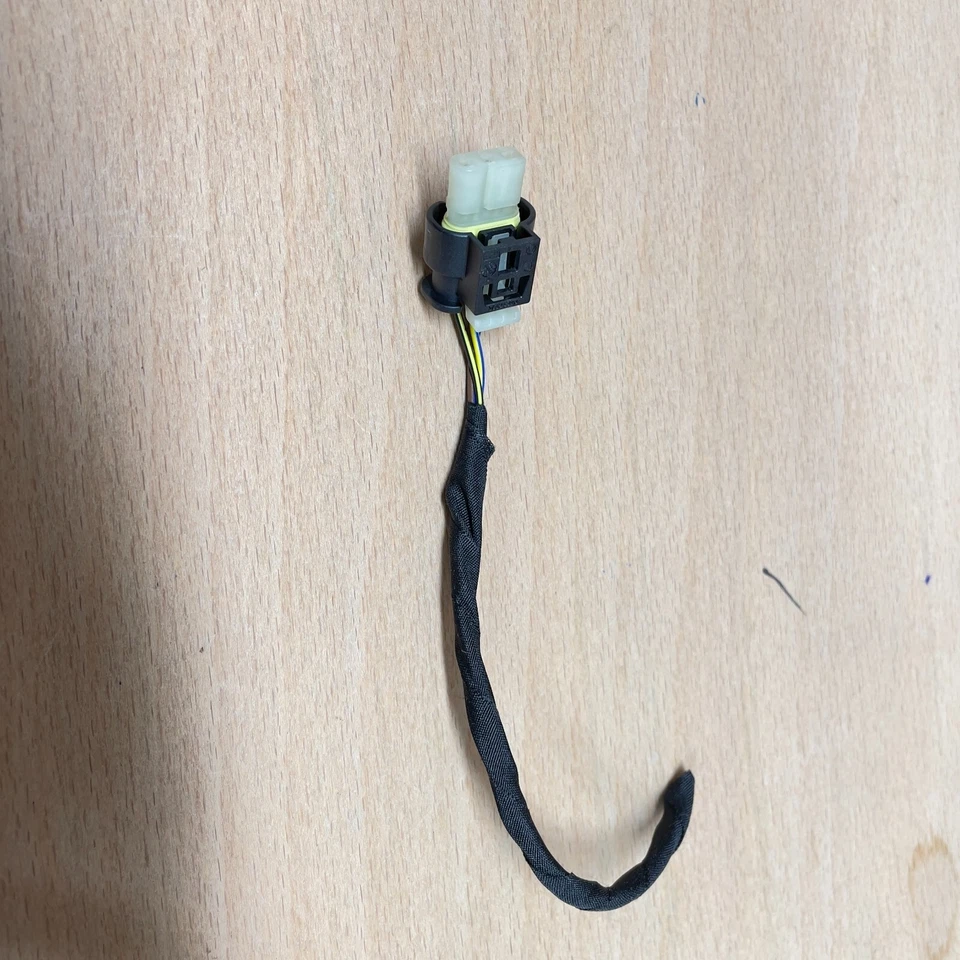 Genuine Mercedes GLA GLC GLE CLA EQC Parking Sensor Plug Front Side A0225452526 - Image 3 of 4