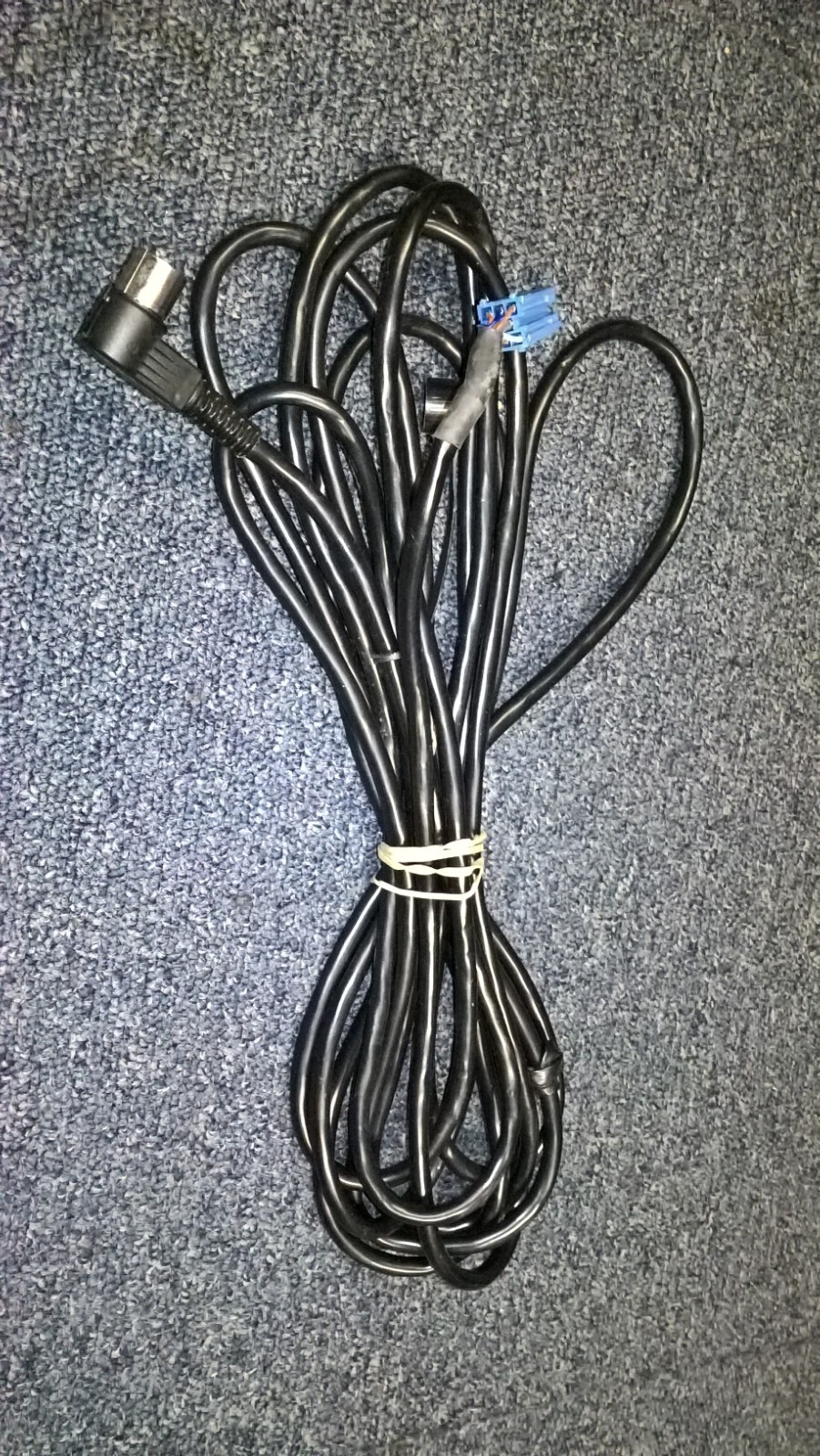 Grundig Car CD Changer Cable 8 pin Round to Blue Mini ISO Plug 5m