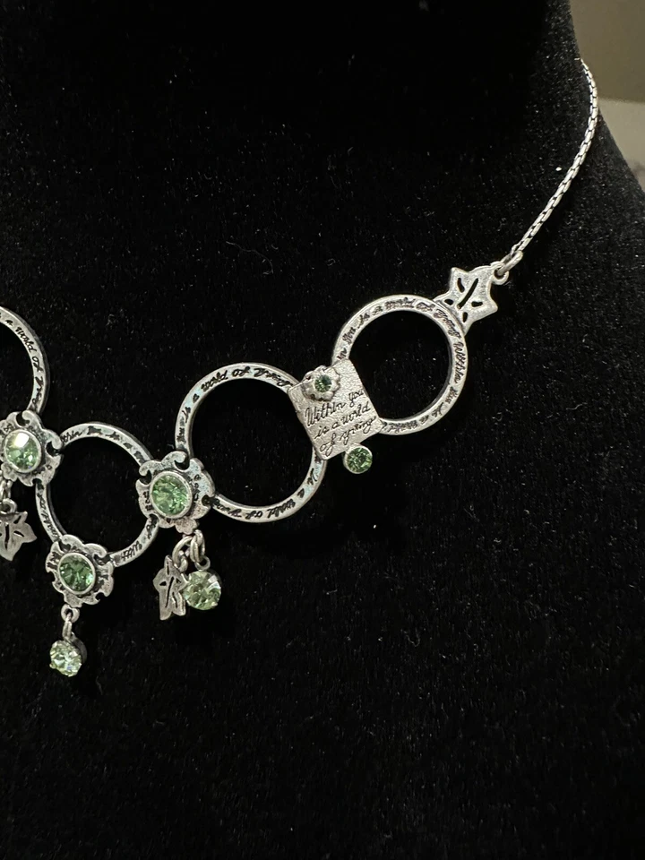 Штампованное датское регулируемое ожерелье Pilgrim. Дизайн серебристого тона светло-зеленый стразы - Изображение 3 из 4