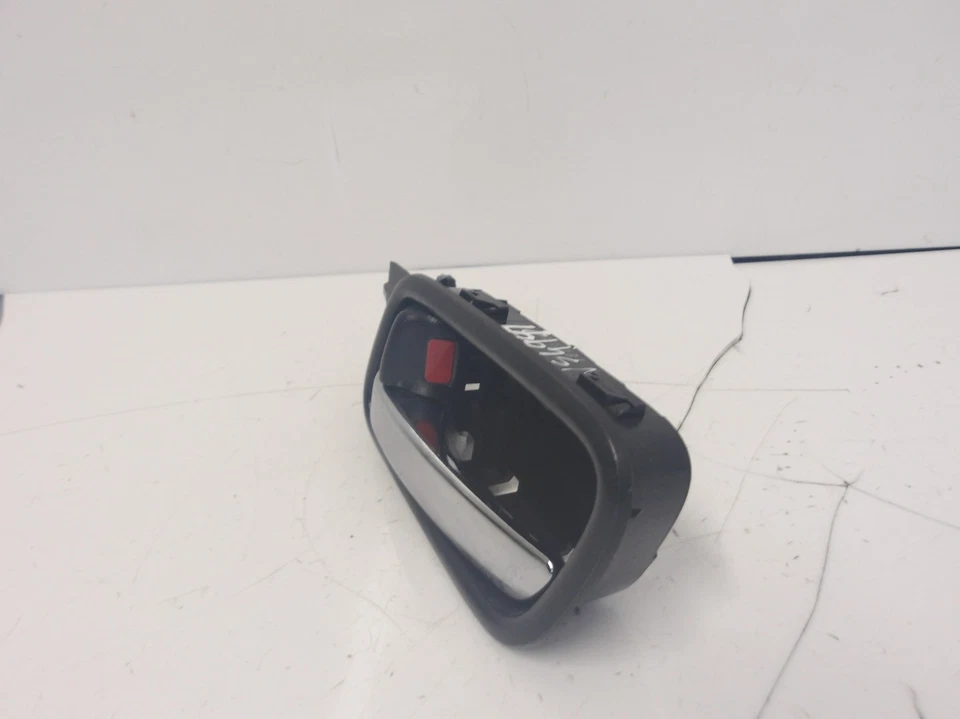 HONDA CR-V MK4 13-18 PASSENGER SIDE REAR N/S/R INTERIOR DOOR HANDLE VS4944 - Image 3 of 4