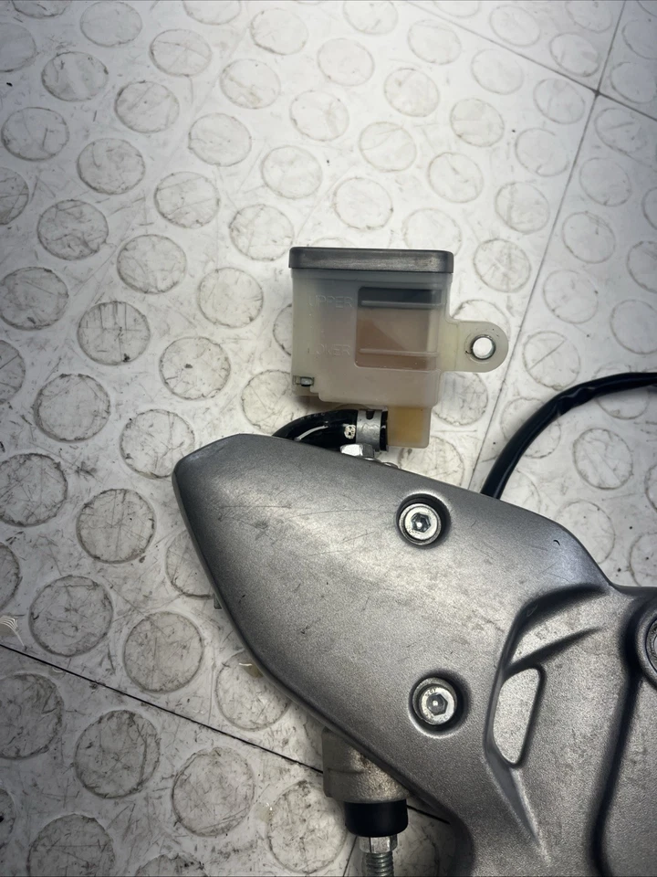 Оригинальная правая передняя подножка для Suzuki SV650 ABS 2015-2023 годов выпуска - Изображение 4 из 4