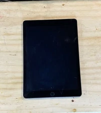 Apple iPad Pro 1st Gen. 32GB, Wi-Fi, 9.7 in - Space Gray (CA)