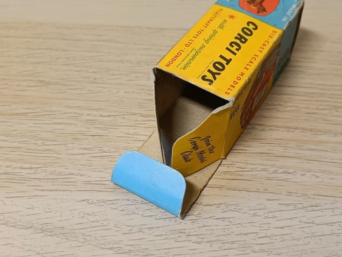 Corgi Toys 225 Austin Seven in red, fixed shaped wheels *with original box* - Picture 14 of 17