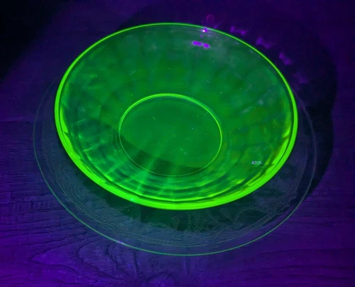 Lot of 2 Depression Glass Pieces: Uranium Vaseline 5 1/2" Bowl & CLEAR  7" Plate