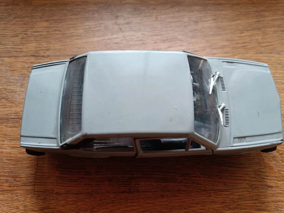 1/25 FIAT 131 MIRAFIORI MARCA POLISTIL STRADALE COLORE GRIGIO BUONE CONDIZIONI - Immagine 2 di 4