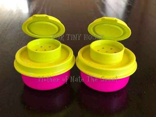 TUPPERWARE SMIDGET Salz- und Pfefferstreuer Gewürz Mini Reise grün & neonrosa - Bild 2 von 4