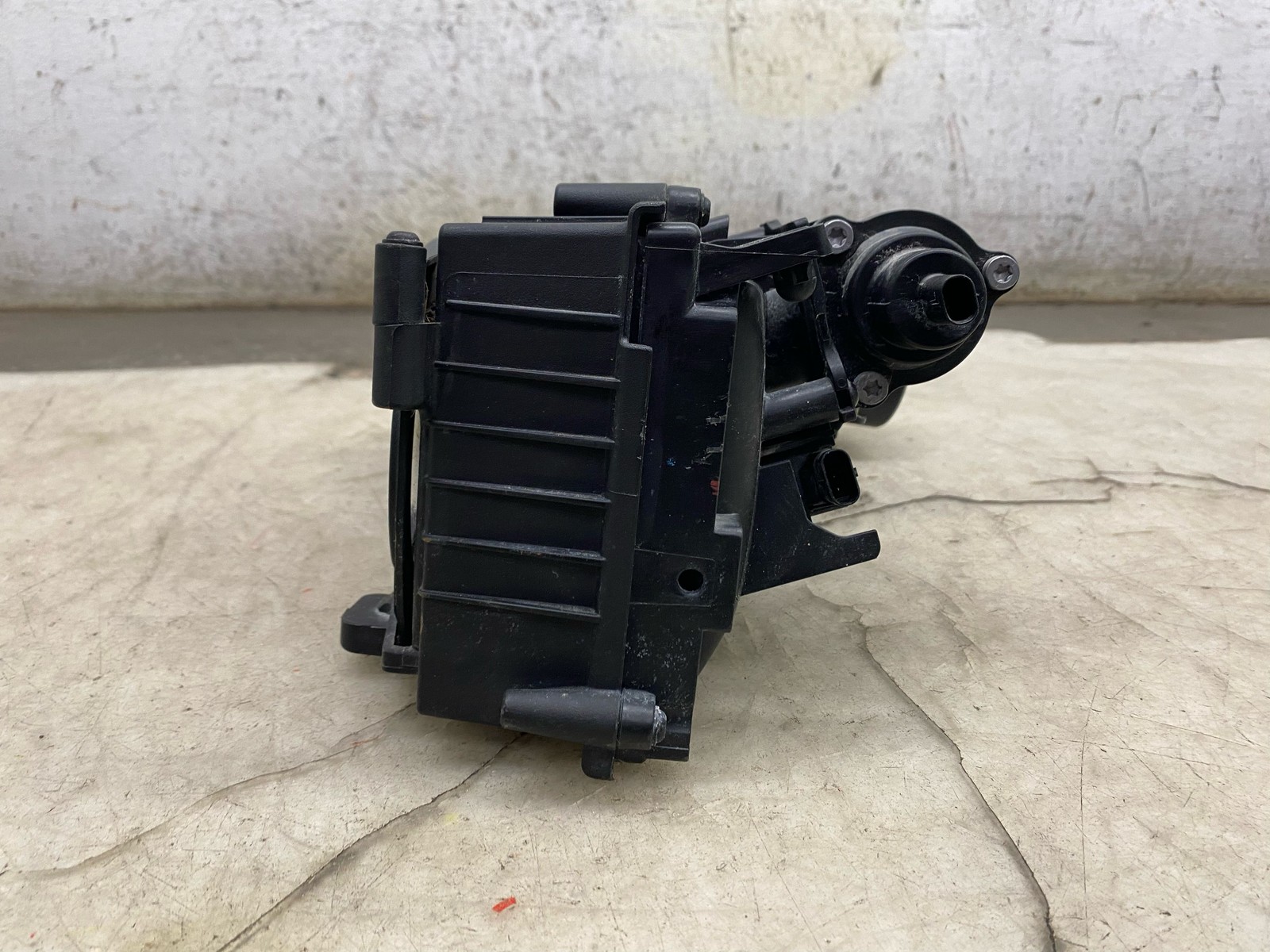 2020-2025 ASTON MARTIN DBX 4.0L LEFT ENGINE AIR CLEANER FILTER BOX HOUSING