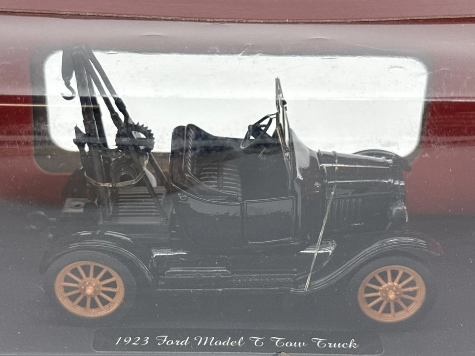 NewRay 1:32 Diecast 1923 Ford Model T Tow Truck Classic Collection - Image 2 of 4