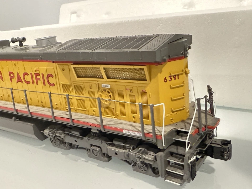 MTH AC4400CW Diesel Engine (Non-Powered) - 20-2632-3 Union Pacific #6391 USED - Image 3 of 4