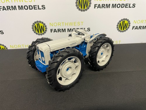 UNIVERSAL HOBBIES 2781 1:16 SCALE COUNTY SUPER 4 TRACTOR - Picture 2 of 6