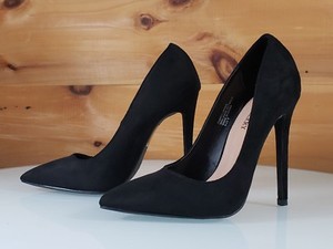 soft black pumps