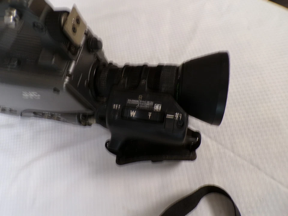 JVC GY-DV5000 Mini DV Camcorder - Image 2 of 4