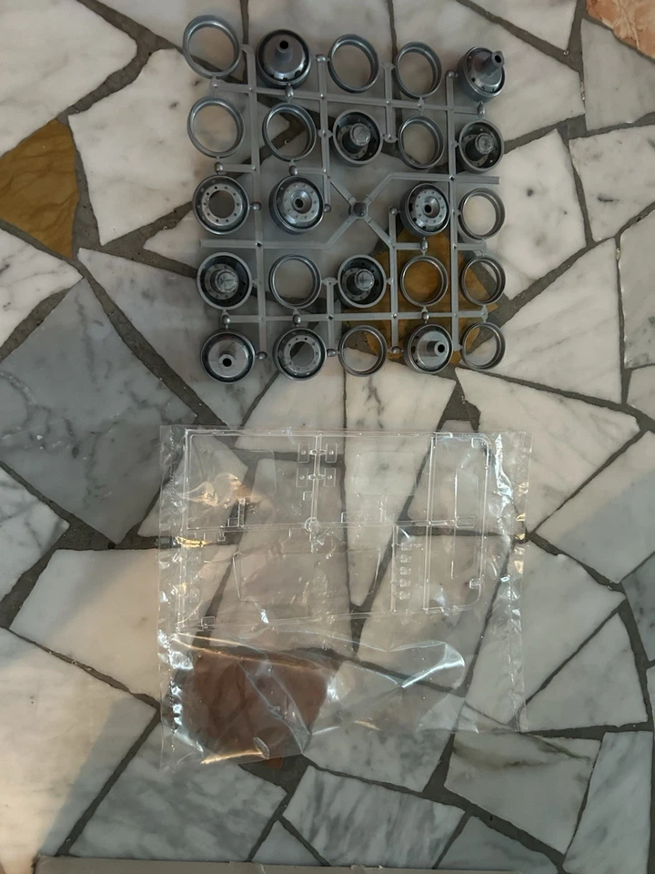 ITA728 Italeri Ford 9000 LTL 1/24 Modellismo U.S. Truck Camion - Immagine 3 di 4