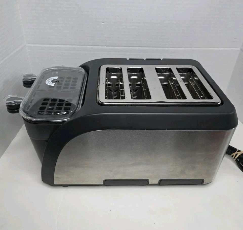 West Bend 4 Slice Breakfast Station & Egg and Muffin Toaster Oven TEMPR100 - Image 4 of 4