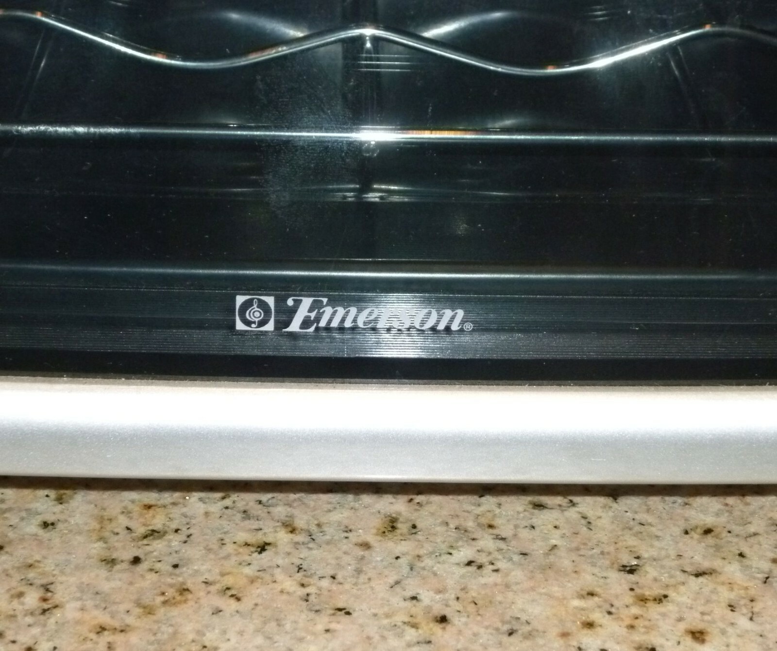 Emerson 8 Bottle Wine Cooler Refridgerator Cellar Fridge Model