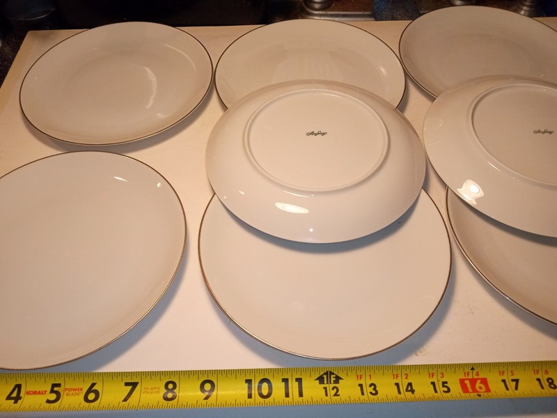 Arzberg 8" Plates Lot Of (8)