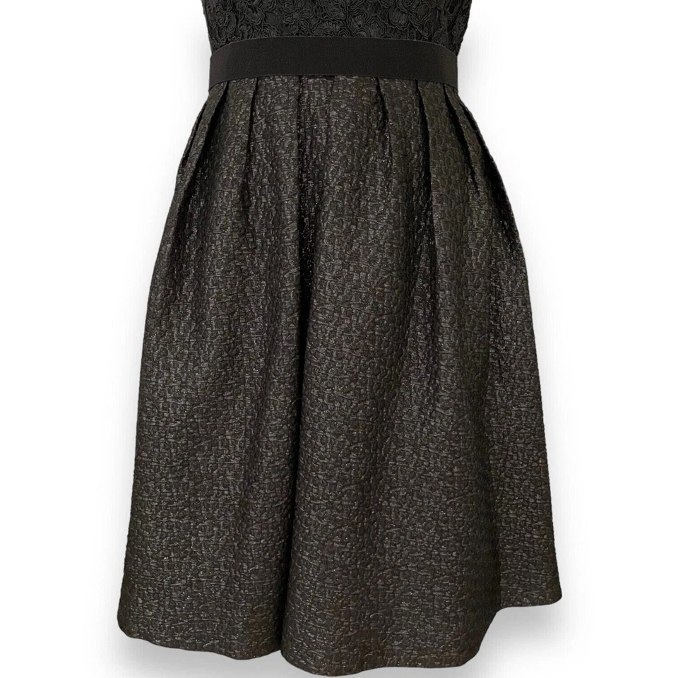 Vestido Monique Lhuillier Negro Ajuste y Acampanado Regina Encaje Cuello en V Metálico Talla 6 Foto 3 de 4