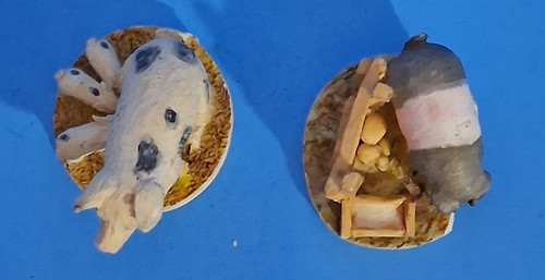Two Small Pig Figurines Made & Handpainted in Scotland, 1986 - Picture 6 of 6