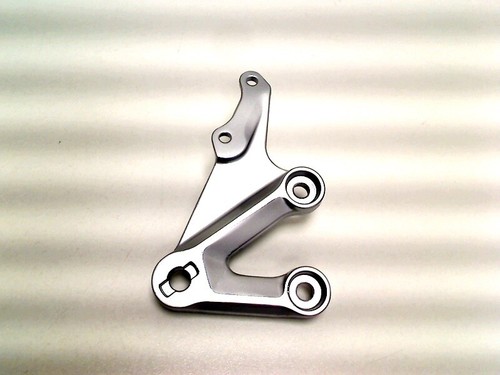 43511-29G00 pedana anteriore destra per SUZUKI GSX R 600 2004-2005 (K4-K5) nuovo - Foto 2 di 7