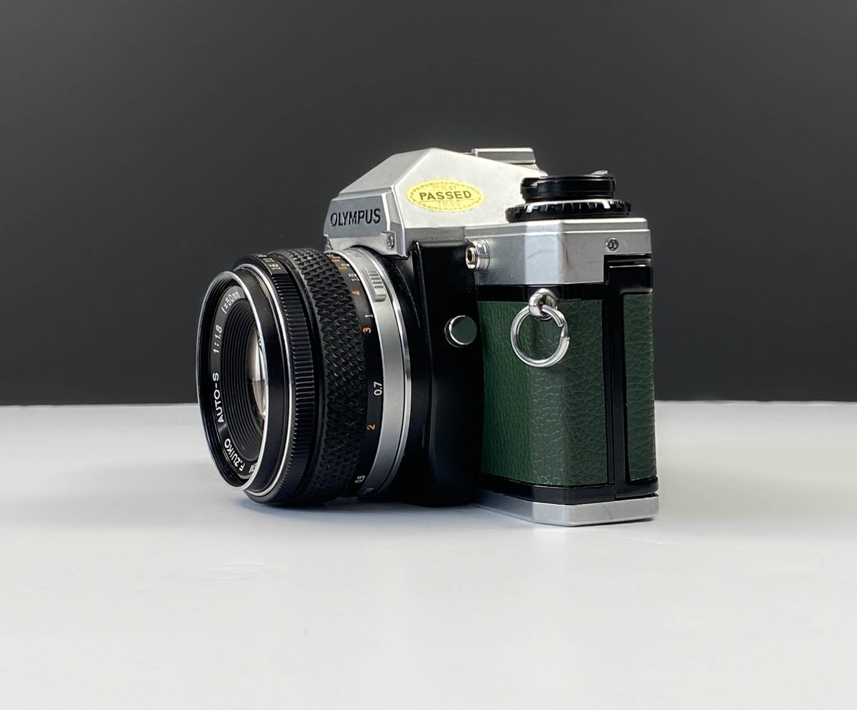 Olympus OM10 35mm SLR Film Camera w Zuiko 50mm 1.8 Lens Green