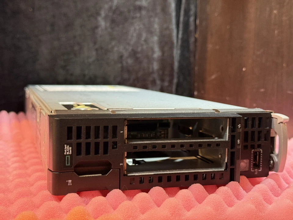 HPE 863442-B21 ProLiant BL460C Gen10 10GB/20GB  FLB CTO BLADE SERVER - Image 3 of 4