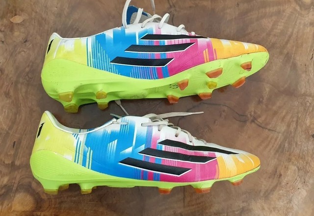 messi football boots pink