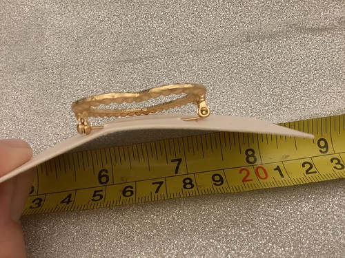 Broche de amor Primark oro brillante piedras diamantadas en forma de corazón nuevo en tarjeta - Imagen 4 de 8