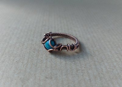 Ring mit oxidiertem Kupfer und Türkis Edelstein umwickelt Handarbeit