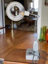 Vintage Working Dazor Floating Articulating Magnifying Jewler Drafting Lamp