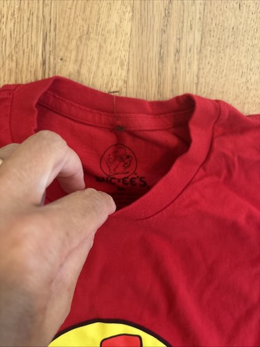 Buc-ees Travel Stops Bucee Beaver Men's Medium Red Graphic Logo Tee Shirt EUC - Picture 3 of 5