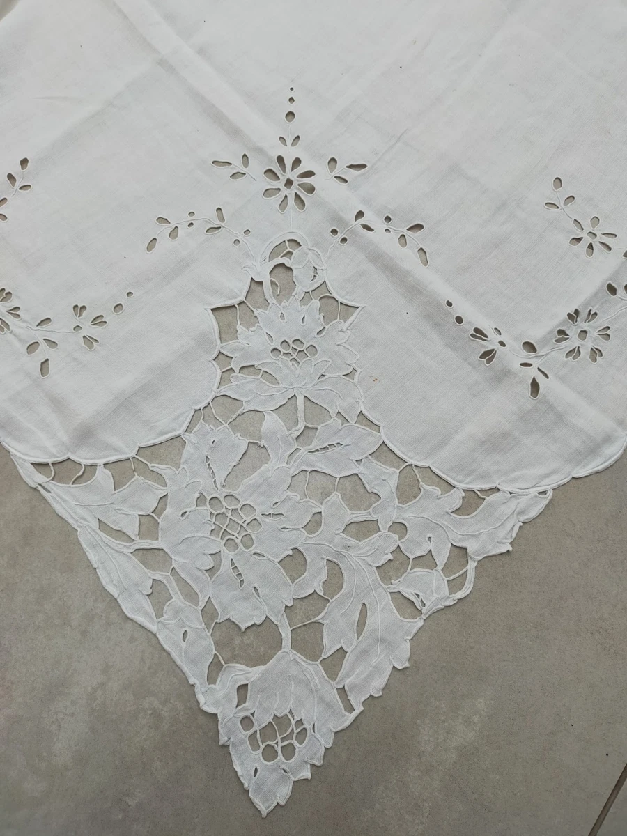 Ensemble des serviettes anciennes avec monogramme ancien brodé - Table